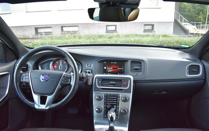 Volvo V60 cena 57900 przebieg: 162000, rok produkcji 2016 z Krzanowice małe 781